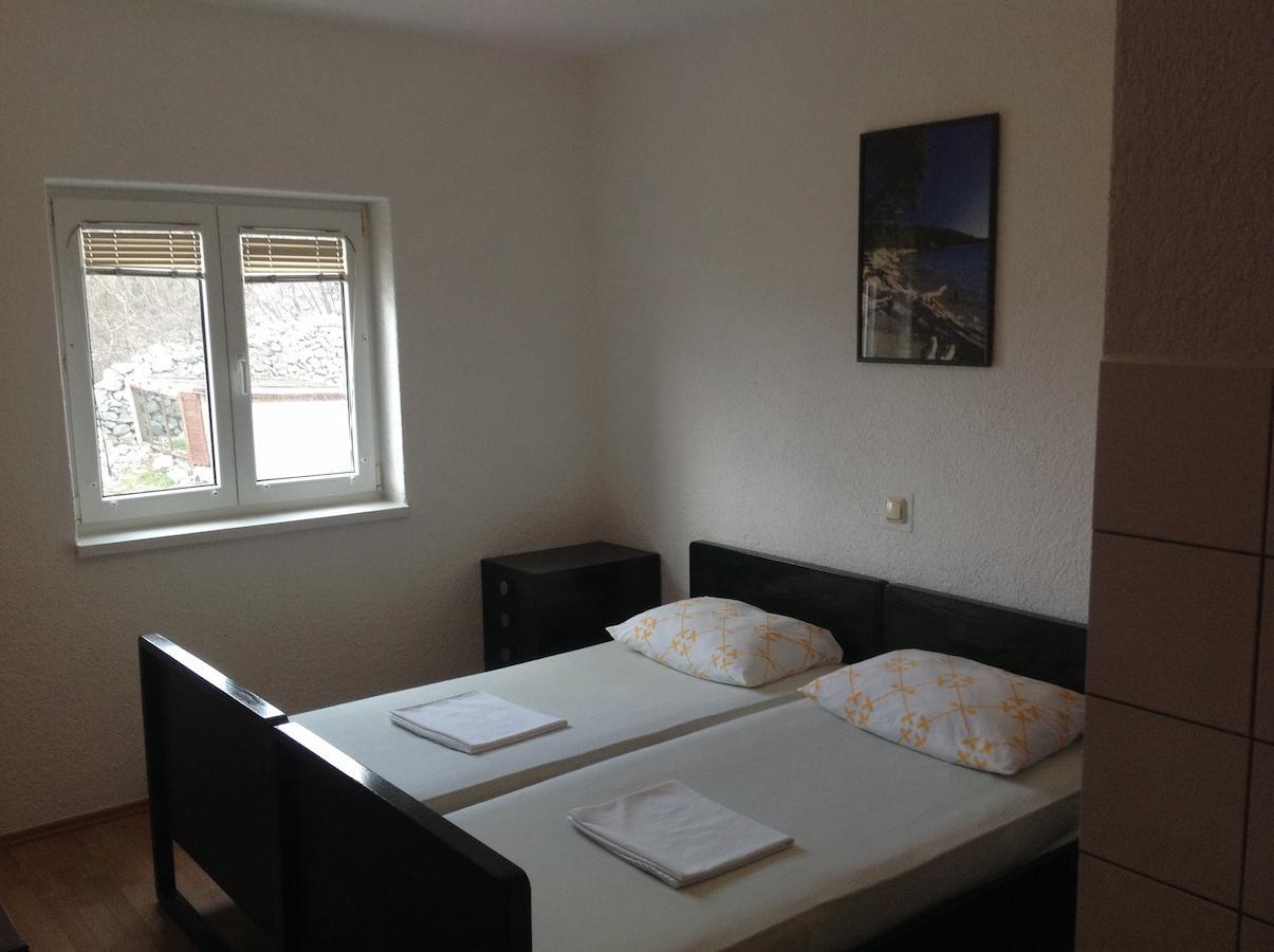 Katarina Apartments And Rooms Sibinj Krmpotski Phòng bức ảnh